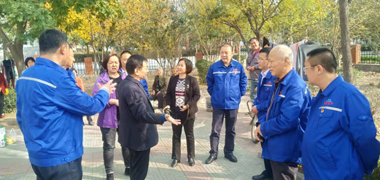 集團(tuán)機(jī)關(guān)黨支部到南韓村老年幸福院獻(xiàn)愛(ài)心12