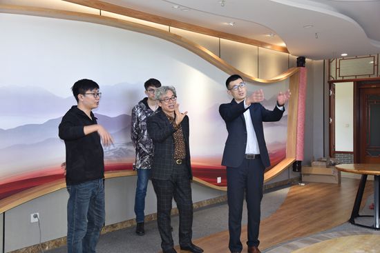 李學(xué)董事長指導(dǎo)黨建館建設(shè)24