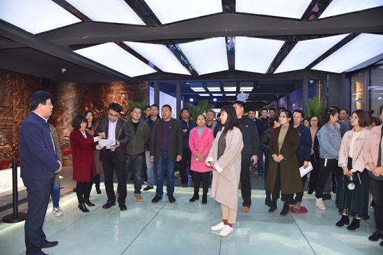 羅村鎮(zhèn)黨委、村域黨支部到重山文化館開展“不忘初心 牢記使命”主題教育活動(dòng)80