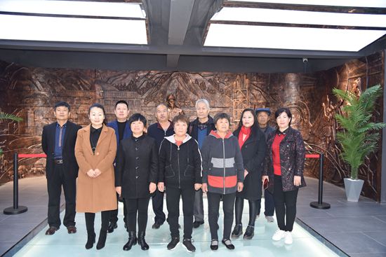 羅村鎮(zhèn)黨委、村域黨支部到重山文化館開展“不忘初心 牢記使命”主題教育活動(dòng)80