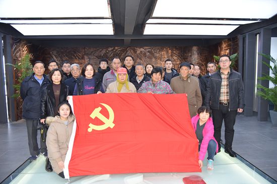 南韓村黨員走進(jìn)重山集團(tuán)開展 “不忘初心 牢記使命”主題黨日活動(dòng)36