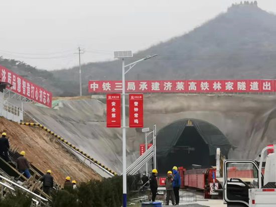 “重山”攜手中鐵 進(jìn)軍重點(diǎn)工程71