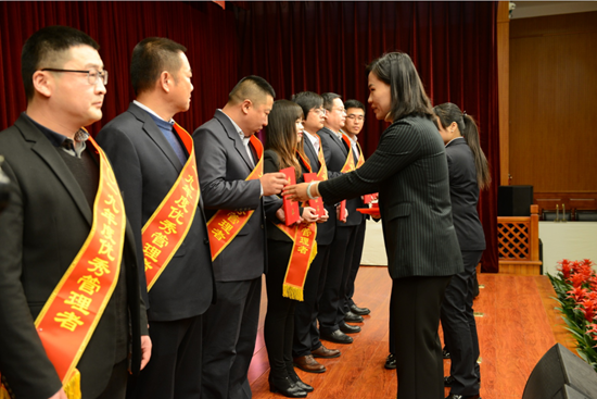 “致良知”引領(lǐng)企業(yè)發(fā)展新輝煌 集團(tuán)隆重召開2020年工作會(huì)議11