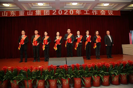 “致良知”引領(lǐng)企業(yè)發(fā)展新輝煌 集團(tuán)隆重召開2020年工作會(huì)議11