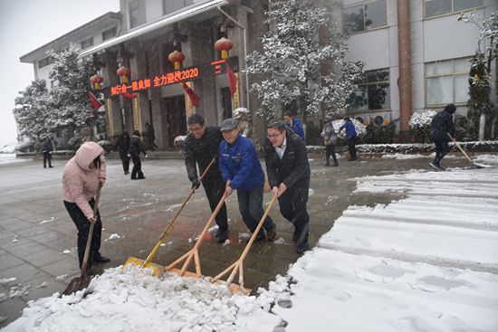 大修進(jìn)行時，這里有一群可愛的重山人......41
