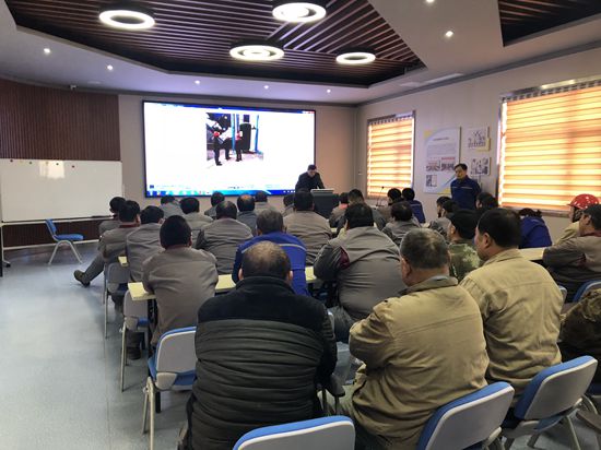 魯中水泥組織“春節(jié)安全教育”培訓(xùn)1