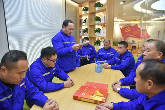 堅(jiān)持學(xué)習(xí)守初心 銘記身份向前行 —魯蒙水泥、南韓化工黨支部走進(jìn)“初心學(xué)堂”4