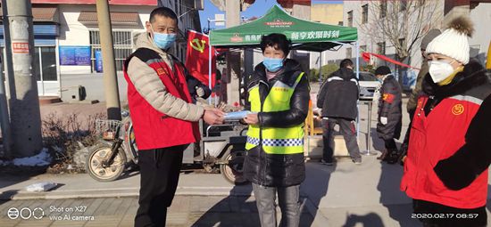 小小口罩暖人心 雪中送炭防疫情 —“重山?娜公益”慈善基金為環(huán)衛(wèi)工人捐贈口罩16