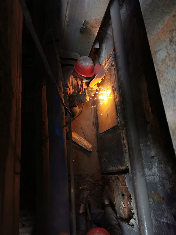 重山春已到 奮斗正當(dāng)時21