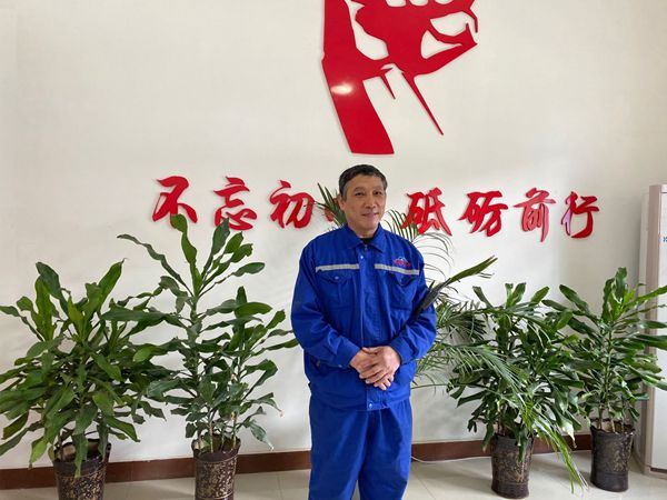 【重山人?重山事】平凡中那抹絢麗的色彩 ——記重山思沃瑞叉車司機劉成國1