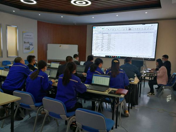 集團(tuán)財務(wù)中心組織專題培訓(xùn) 0