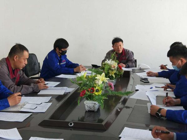 魯蒙公司召開月度經(jīng)營分析會70