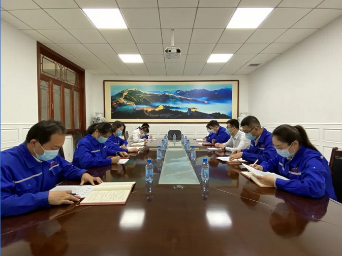 運(yùn)營(yíng)中心召開(kāi)學(xué)習(xí)座談會(huì)48