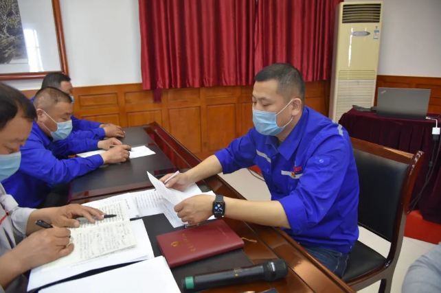 集團(tuán)機(jī)關(guān)、魯中水泥黨支部召開入黨積極分子推選會議57