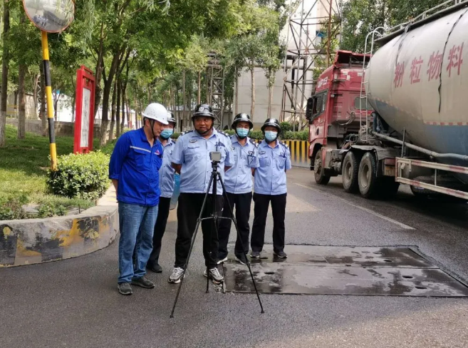 魯中水泥聯(lián)合開展交通安全整治行動(dòng)77