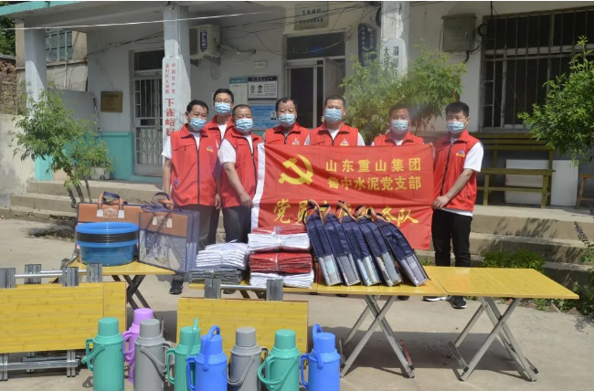 魯中水泥黨支部組織敬老愛老公益活動(dòng)12