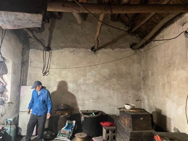 魯中水泥黨支部開(kāi)展精準(zhǔn)扶貧活動(dòng)55