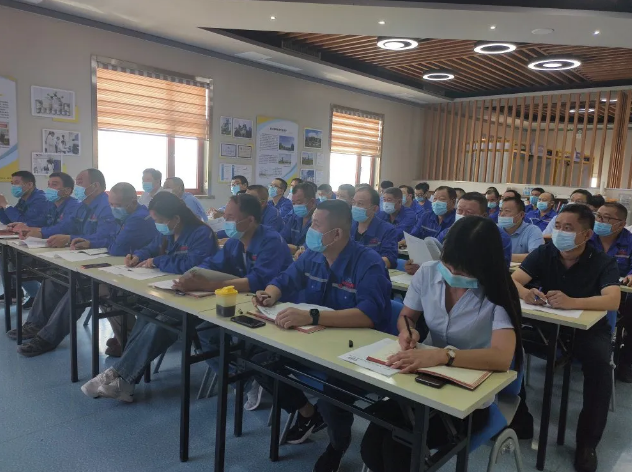 魯中水泥組織新標準專題培訓(xùn)71