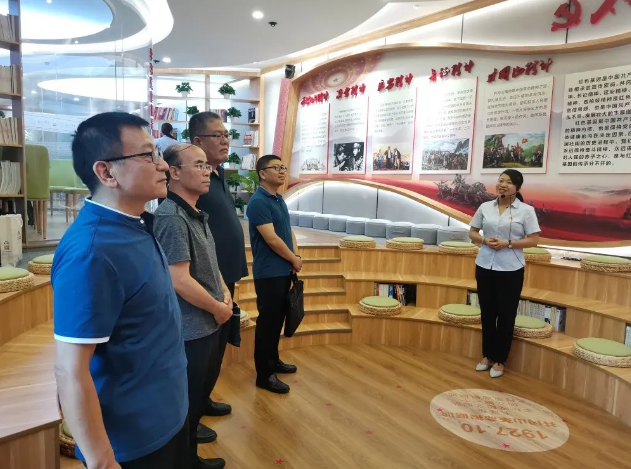市檔案館領(lǐng)導(dǎo)到集團調(diào)研指導(dǎo)工作81