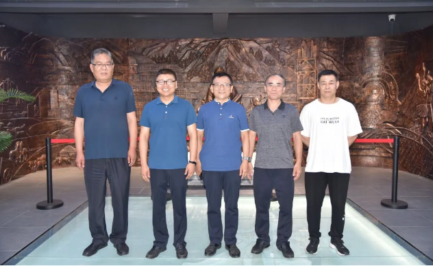 市檔案館領(lǐng)導(dǎo)到集團調(diào)研指導(dǎo)工作81