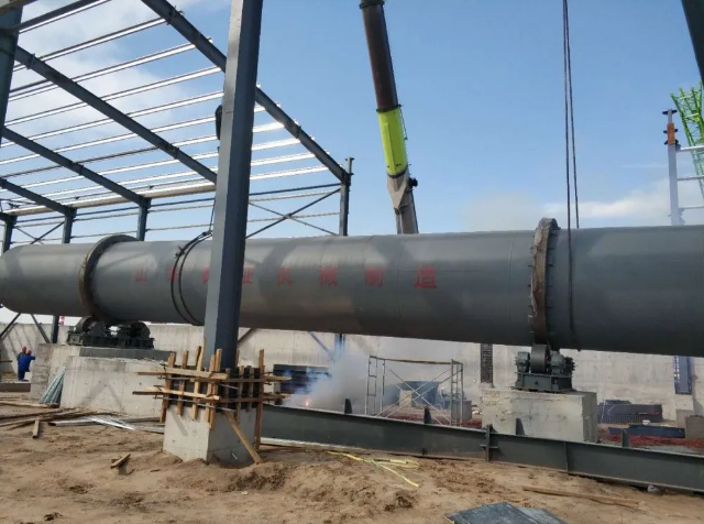 鵬峰化工首臺(tái)設(shè)備起吊安裝32