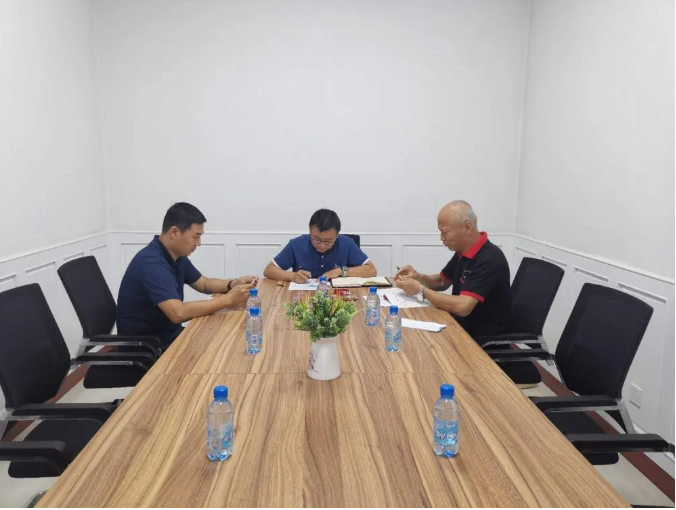 集團機關(guān)黨支部召開支委會56