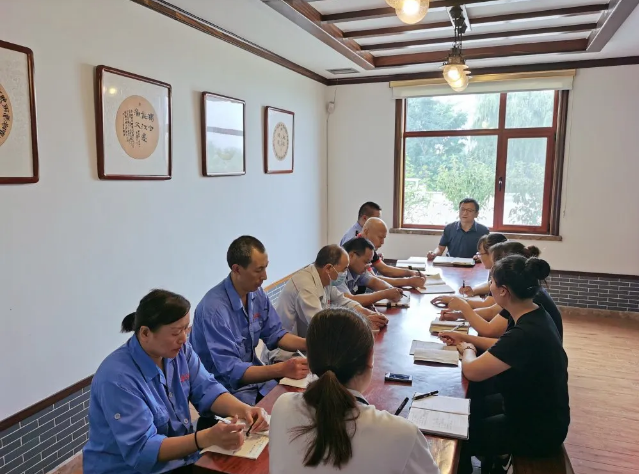 集團辦公室召開部門工作會議75