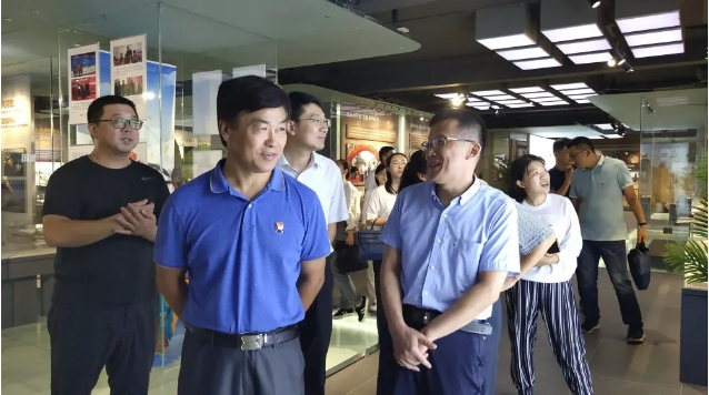 區(qū)委編辦黨支部到集團開展主題黨日活動56