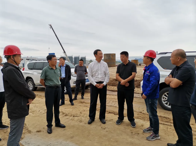巴林左旗旗長孟和達來到鵬峰化工調研99