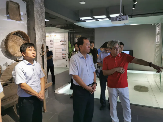 劉榮喜副市長(zhǎng)到重山集團(tuán)調(diào)研指導(dǎo)工作53