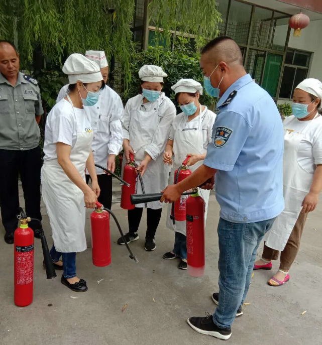 集團(tuán)總務(wù)處開(kāi)展消防應(yīng)急演練56