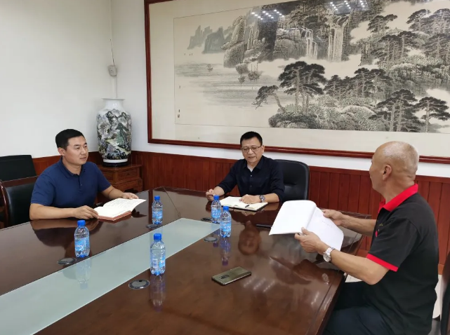 集團(tuán)機(jī)關(guān)黨支部、重山光電黨支部召開支委會(huì)28