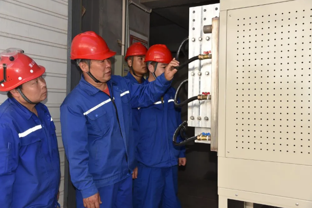 重山人·重山事｜把責(zé)任扛在肩上 把良知裝在心中——記重山光電綜合管理部經(jīng)理殷曉華