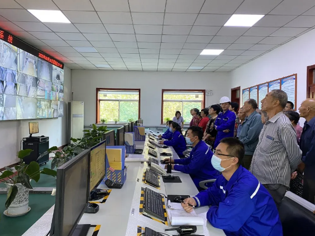 加強(qiáng)村企溝通 促進(jìn)和諧發(fā)展——南韓村民參加重山集團(tuán)企業(yè)開放日活動(dòng)95