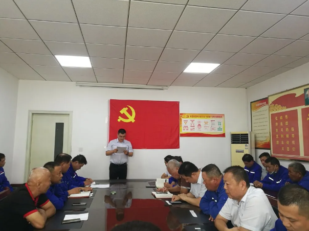 魯中水泥黨支部召開中共預(yù)備黨員接收大會89