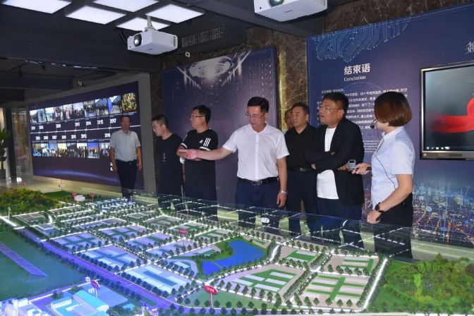 扎魯特旗到重山集團參觀考察33