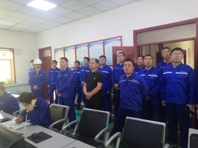 對(duì)標(biāo)學(xué)習(xí) 淬煉黨性 ——重山光電黨支部開展主題黨日活動(dòng) 為進(jìn)一步提升光電黨員干部綜合素質(zhì)，淬煉黨性，增強(qiáng)對(duì)企業(yè)的歸屬感和責(zé)任感。9月21日，重山光電黨支部組織黨員、入黨積極分子以13