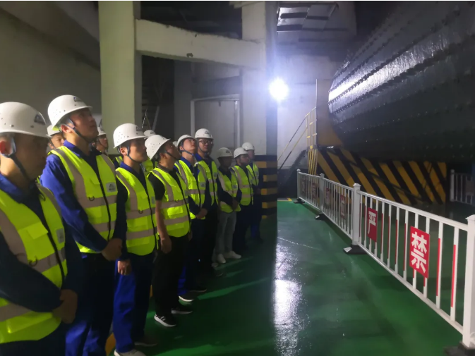 對(duì)標(biāo)學(xué)習(xí) 淬煉黨性 ——重山光電黨支部開展主題黨日活動(dòng) 為進(jìn)一步提升光電黨員干部綜合素質(zhì)，淬煉黨性，增強(qiáng)對(duì)企業(yè)的歸屬感和責(zé)任感。9月21日，重山光電黨支部組織黨員、入黨積極分子以13