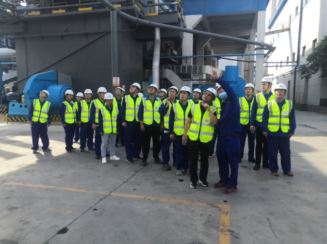 對(duì)標(biāo)學(xué)習(xí) 淬煉黨性 ——重山光電黨支部開展主題黨日活動(dòng) 為進(jìn)一步提升光電黨員干部綜合素質(zhì)，淬煉黨性，增強(qiáng)對(duì)企業(yè)的歸屬感和責(zé)任感。9月21日，重山光電黨支部組織黨員、入黨積極分子以13