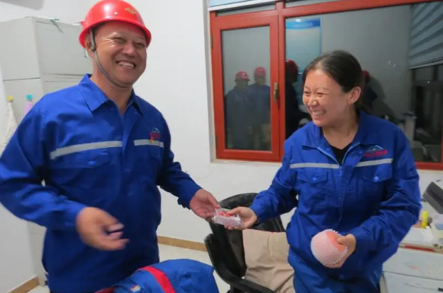 知行合一，情暖雙節(jié) 黃驊三陽總經(jīng)理王軍林慰問堅守一線員工58