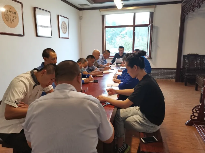 集團(tuán)辦公室組織召開部門會(huì)議80