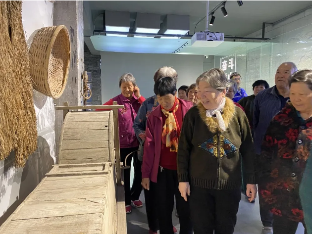 攜手奮進(jìn) 共創(chuàng)美好生活 ——企業(yè)開(kāi)放日迎來(lái)第七批客人22