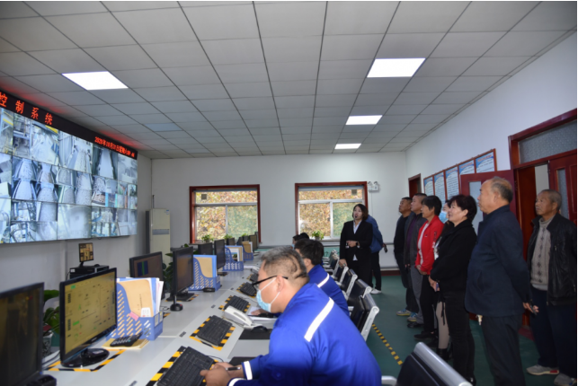 激發(fā)黨建新活力 增強(qiáng)組織凝聚力 ——上黃崖村到重山集團(tuán)開展開放式組織生活98