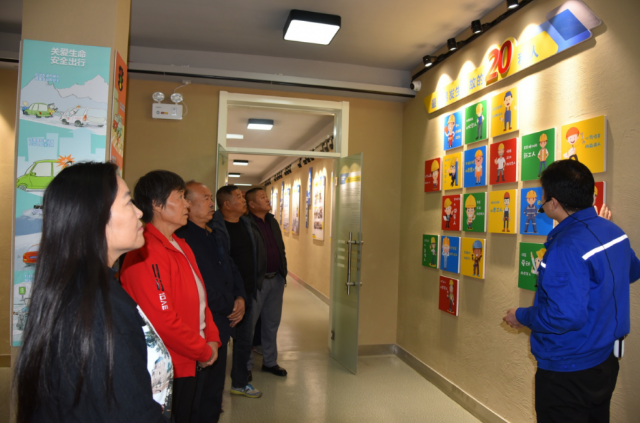 激發(fā)黨建新活力 增強(qiáng)組織凝聚力 ——上黃崖村到重山集團(tuán)開展開放式組織生活98