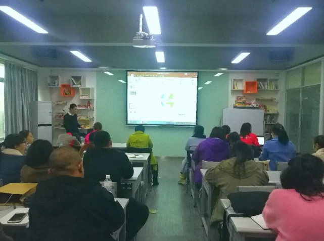 財(cái)務(wù)中心參加專題培訓(xùn)50