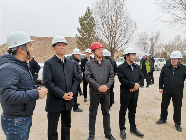 巴林左旗委副書記、旗長孟和達(dá)來到鵬峰化工視察70