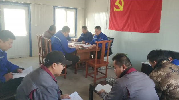 鵬峰化工黨支部召開組織生活會(huì)60