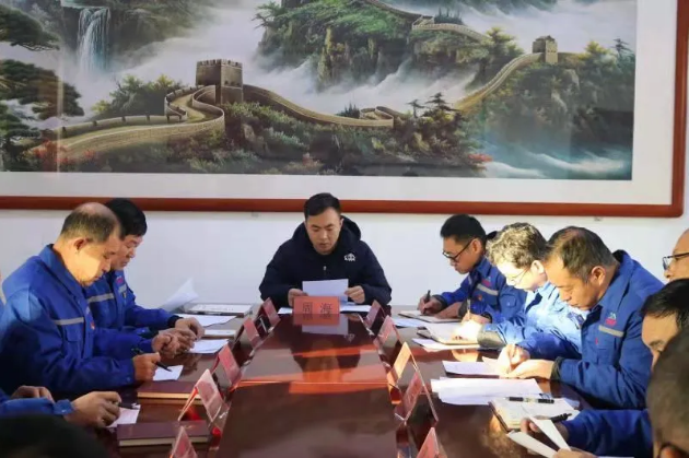 魯蒙水泥黨支部召開組織生活會9