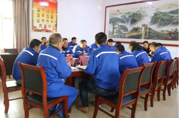 魯蒙水泥黨支部召開組織生活會9