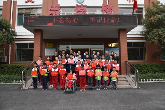 重山集團(tuán)參加羅村中心?！皭坌闹鷮W(xué)”資助金發(fā)放儀式25